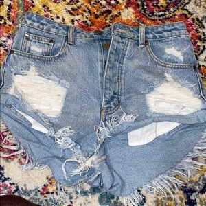 Light ripped shorts